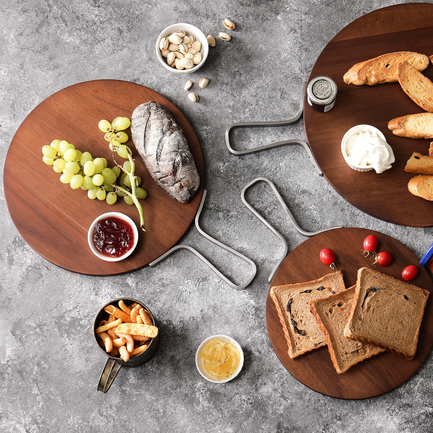 Metal Handle Round Cutting Board with Handles